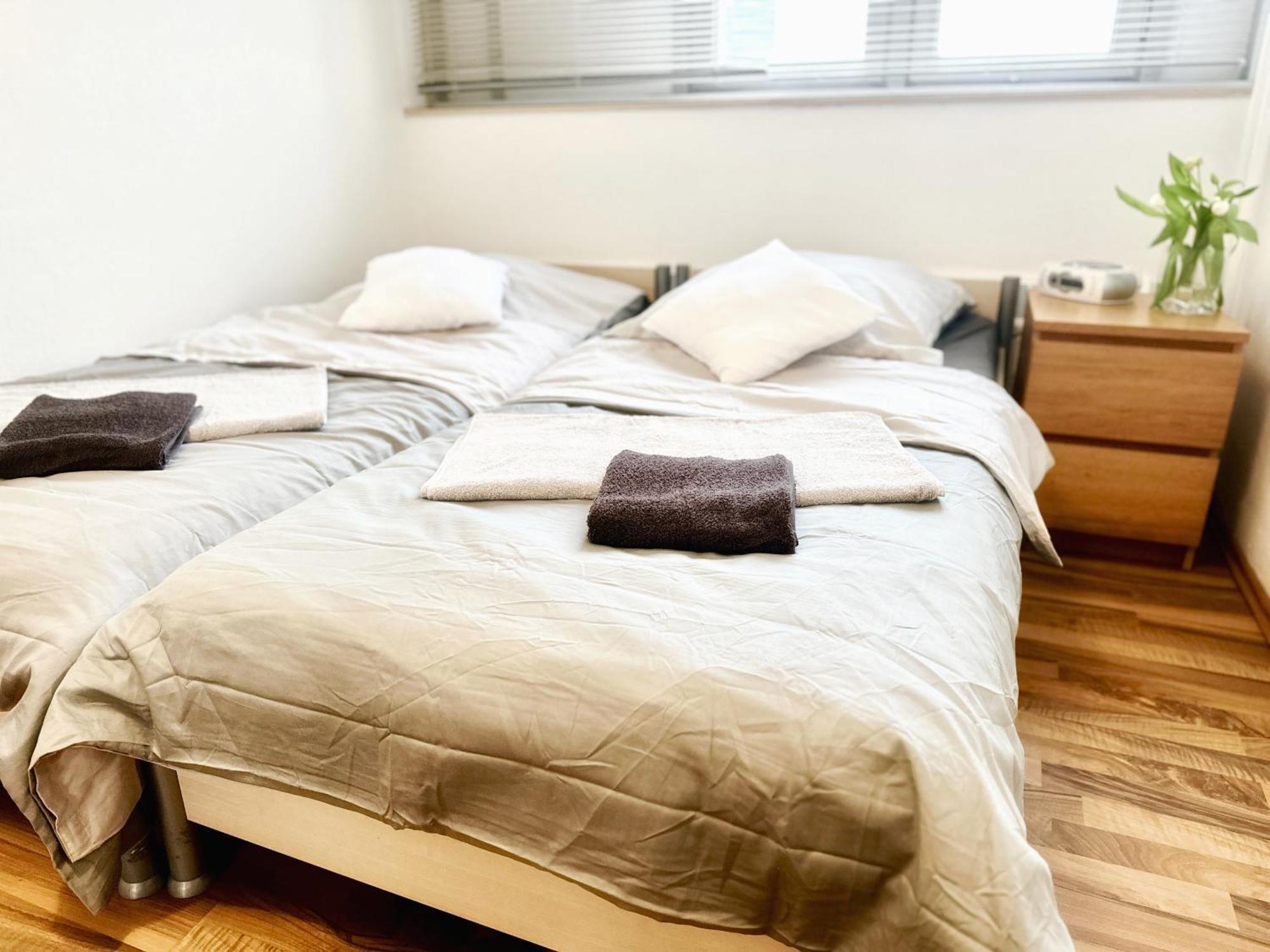 Domspitzen-blick, Cooles 2 Mit Indoor-swimmingpool Auf Dem Dach, Kueche Und Smart-tv Köln