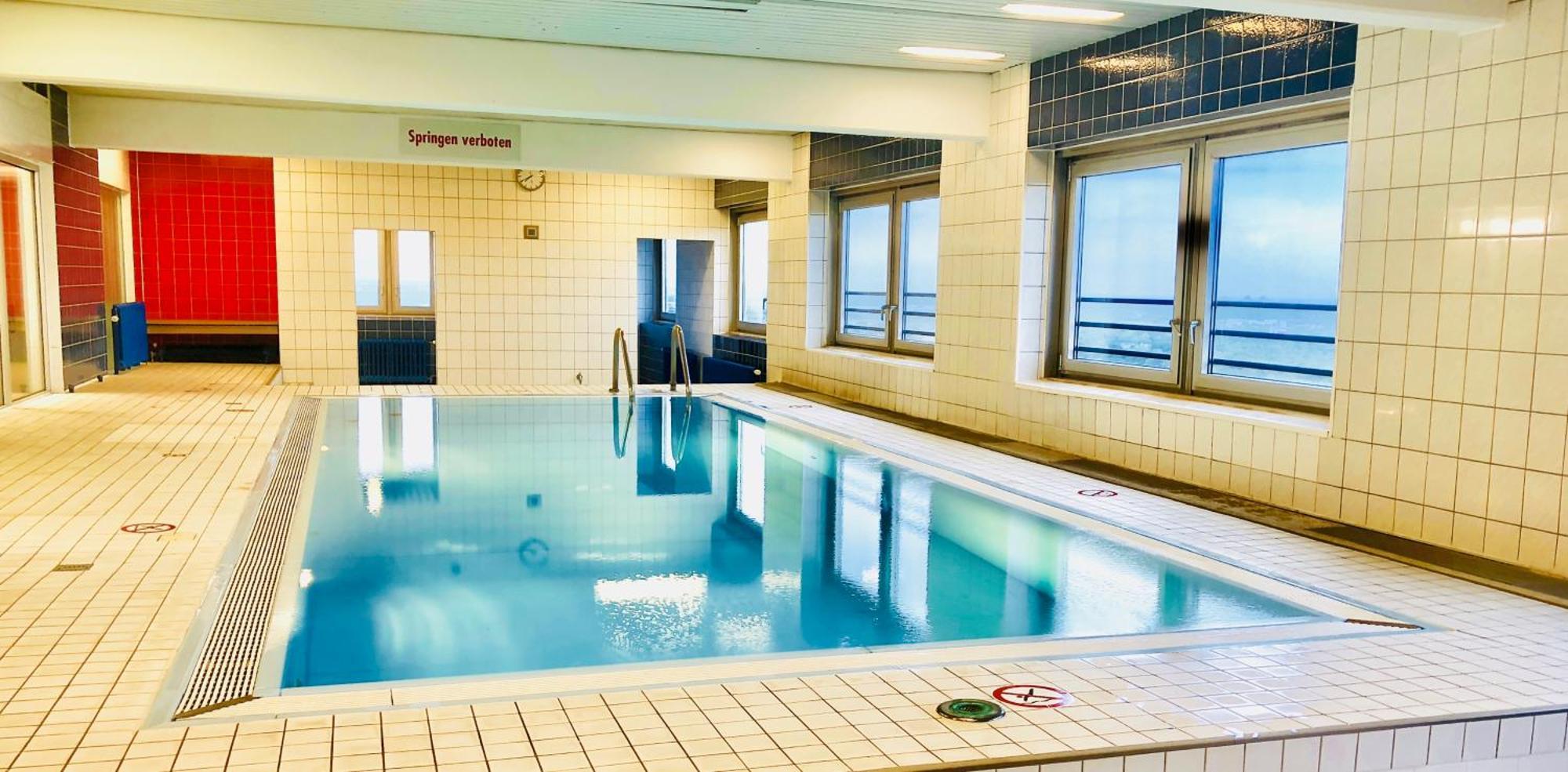 Apartment Domspitzen-blick, Cooles 2 Mit Indoor-swimmingpool Auf Dem Dach, Kueche Und Smart-tv Cologne